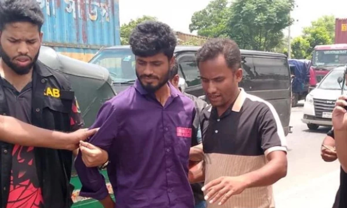 শাহ পরানকে গ্রেপ্তার করেছে র‌্যাব। ছবি- সংগৃহীত