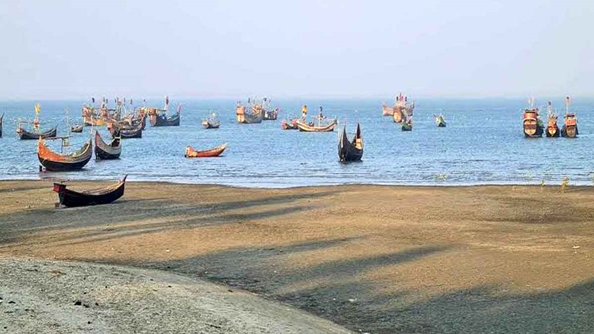 ট্রলারসহ ৫৬ বাংলাদেশি জেলেকে ধরে নিয়ে গেছে আরাকান আর্মি