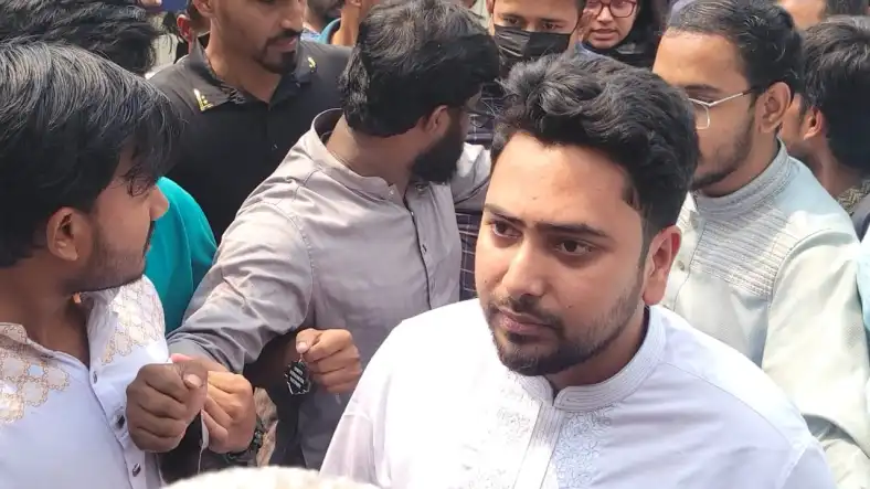 শহীদকন্যা ধর্ষণ, পরিবারের পাশে দাঁড়ালেন নাহিদ ইসলাম