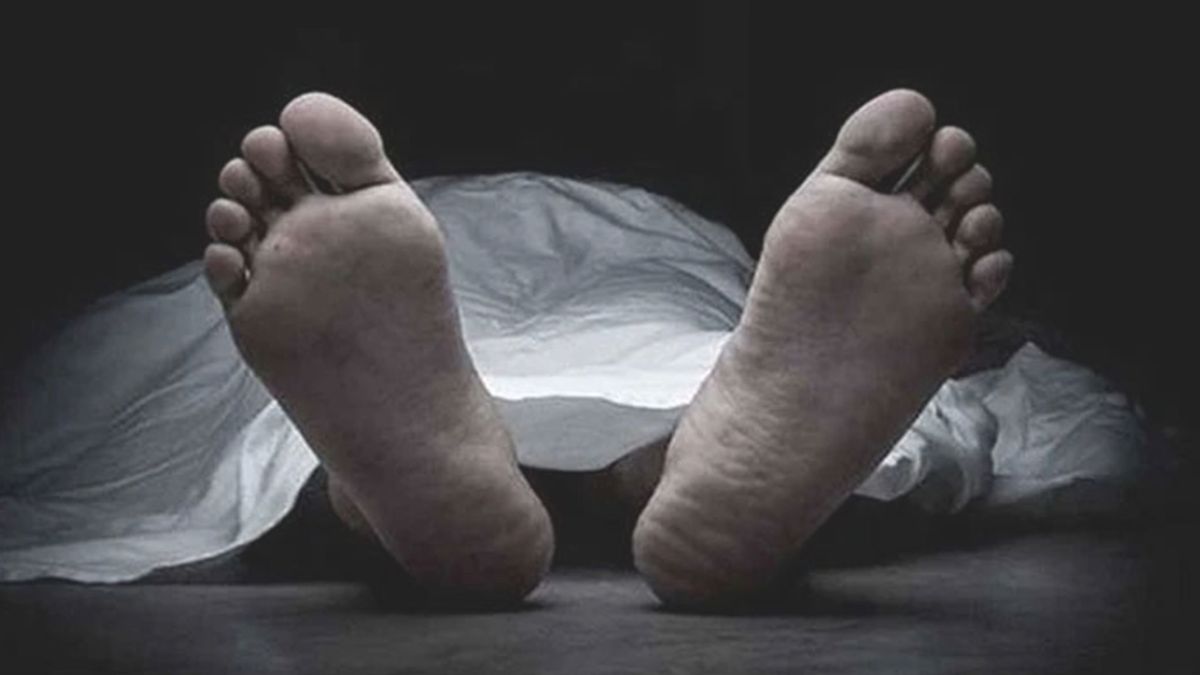 নারায়ণগঞ্জে বাসের ধাক্কায় কলেজছাত্রী নিহত