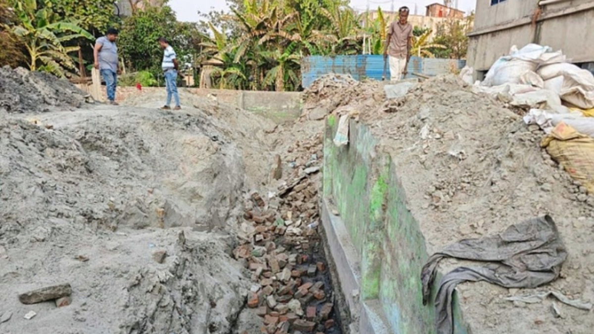 ফতুল্লায় দেয়াল ধসে এক শ্রমিক নিহত, আহত ৩