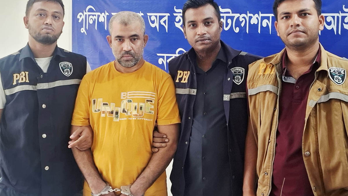 শিবপুর উপজেলা পরিষদের চেয়ারম্যান হত্যা মামলায় ইন্টারপোলের মাধ্যমে দুবাই থেকে গ্রেপ্তার মহসিন মিয়া। ছবি- রূপালী বাংলাদেশ