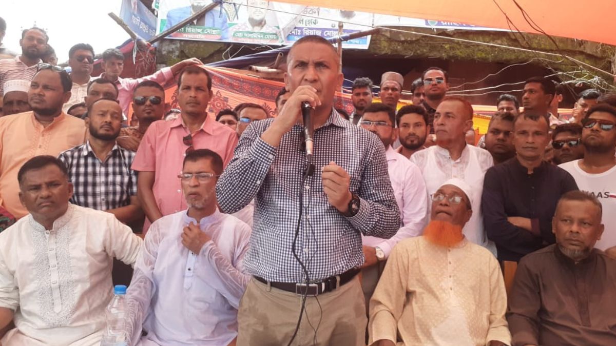 ভোলার চরফ্যাশন উপজেলার দুলারহাট পথসভায় বক্তব্য দেন যুবদলের কেন্দ্রীয় সাধারণ সম্পাদক মো. নুরুল ইসলাম নয়ন। ছবি-রূপালী বাংলাদেশ