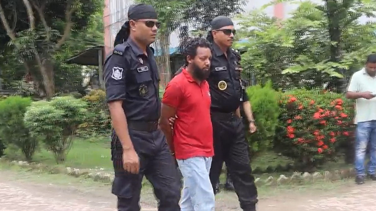 গ্রেপ্তারকৃত রনি। ছবি- রূপালী বাংলাদেশ