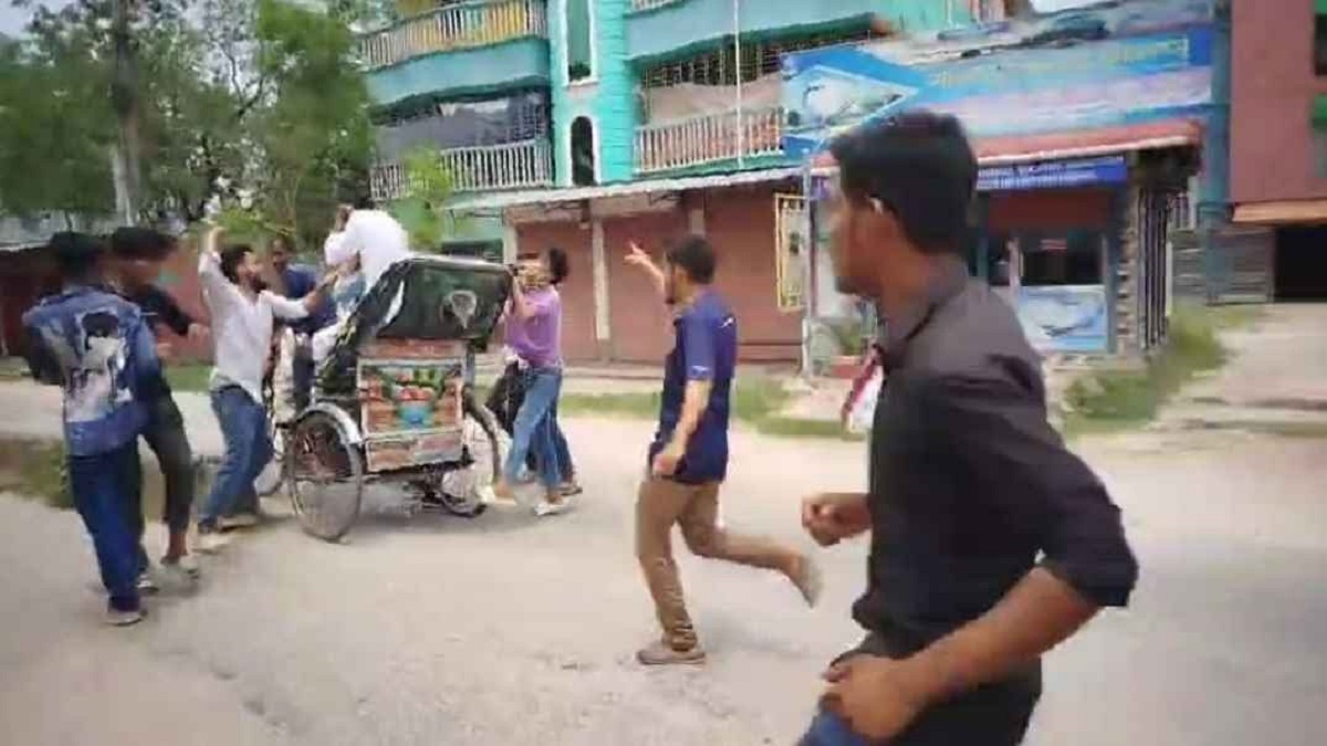 ঈশ্বরদীতে ছাত্রদলের হামলায় ৩ শিক্ষার্থী আহত