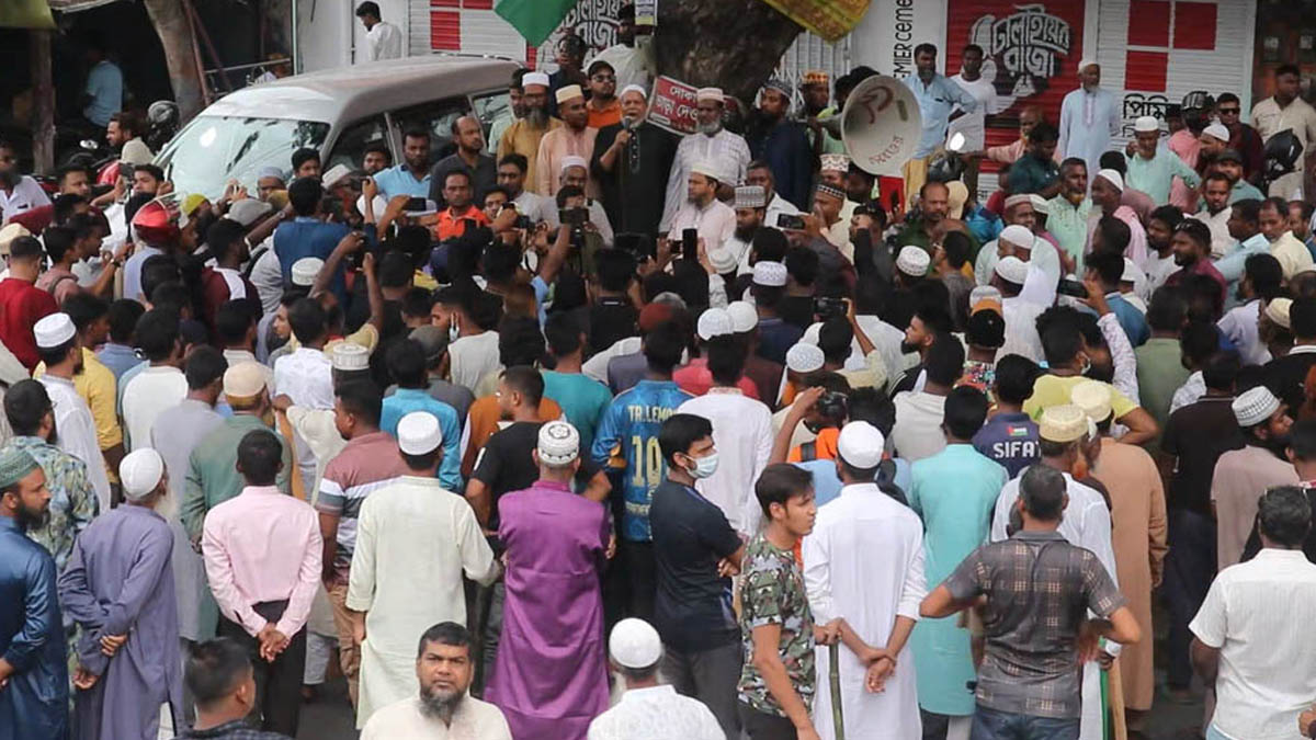 পাবনায় জামায়াতের অফিস ভাঙচুরের প্রতিবাদে বিক্ষোভ