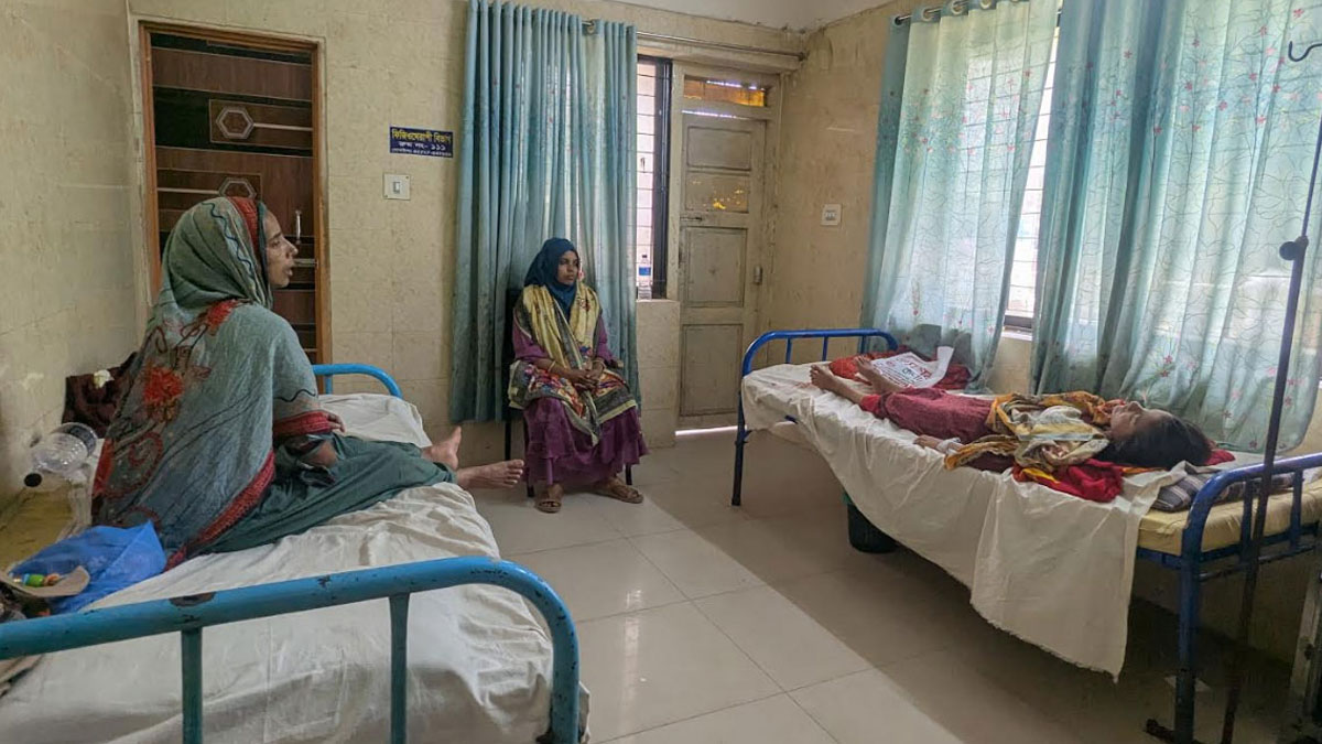 স্বামী-মেয়েকে হারিয়ে বিপর্যস্ত শহীদের স্ত্রী, ভর্তি হাসপাতালে