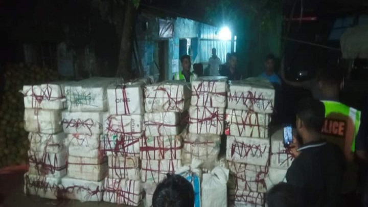 মানিকছড়িতে কোটি টাকার ভারতীয় সিগারেটসহ আটক ২
