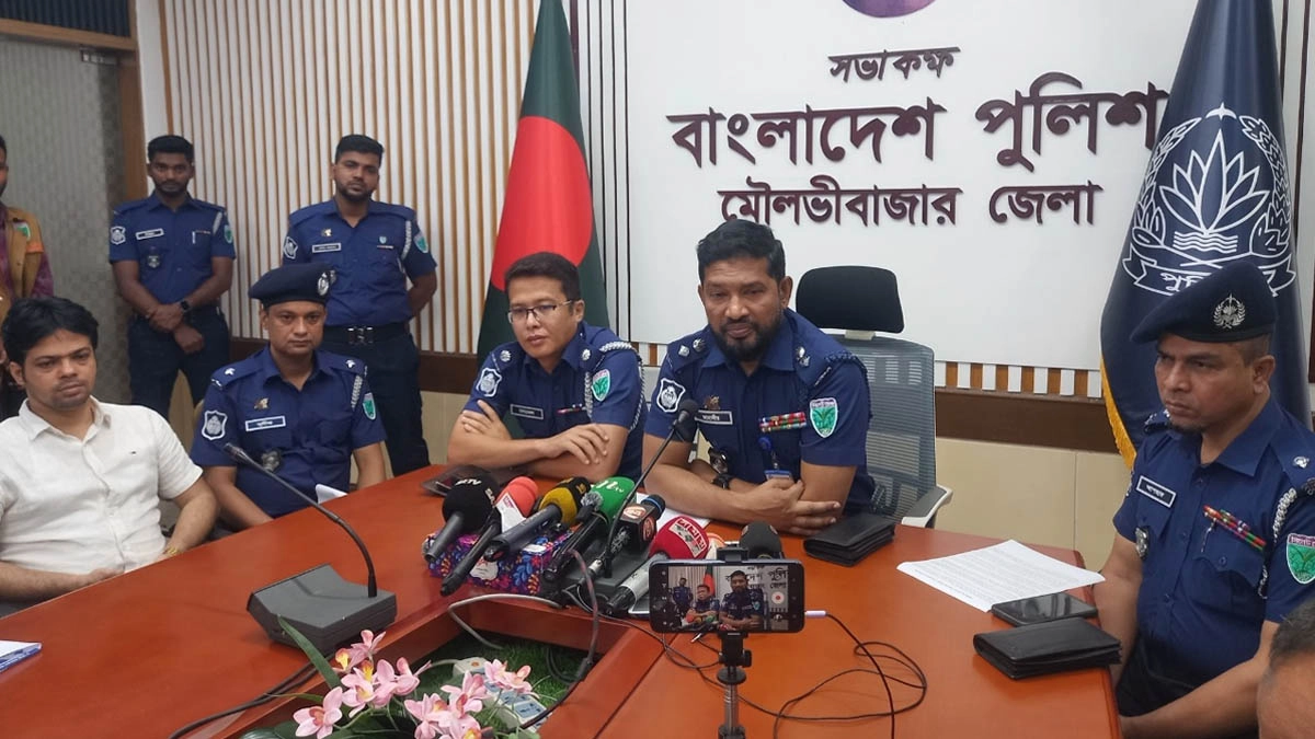 অতিরিক্ত পুলিশ সুপার (ক্রাইম এন্ড অপস) নোবেল চাকমা সাংবাদিকদের  ব্রিফিং করছেন। ছবি- সংগৃহীত