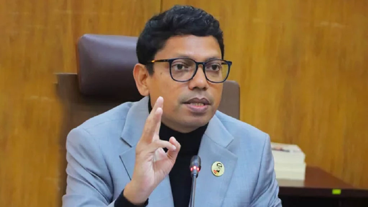 পলকের বিরুদ্ধে অস্ত্র আইনে মামলা