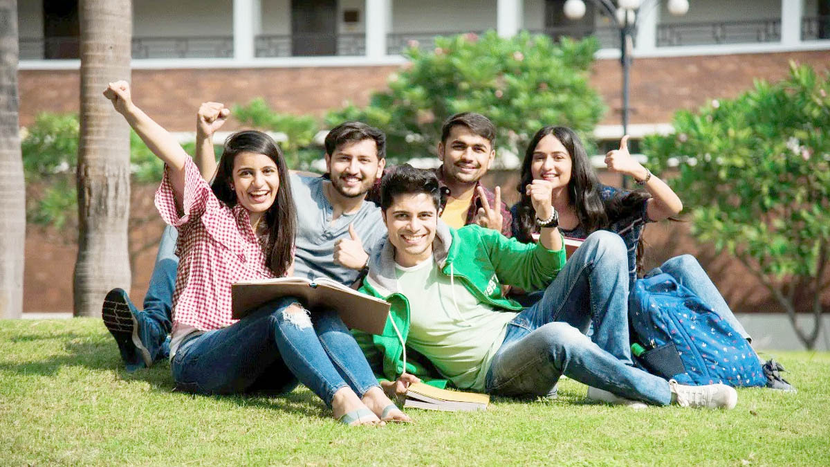 ক্যাম্পাস থেকে ক্যারিয়ারের পথ
