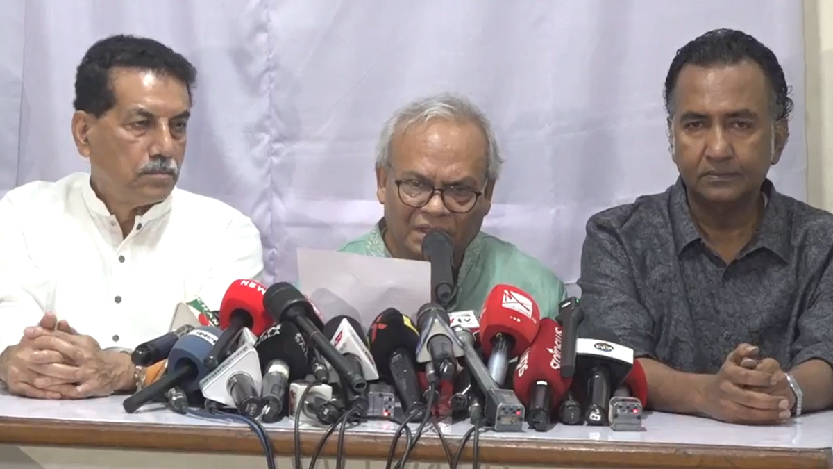 সংবাদ সম্মেলনে বক্তব্য দেন বিএনপির জ্যেষ্ঠ যুগ্ম মহাসচিব রুহুল কবির রিজভী। ছবি-সংগৃহীত