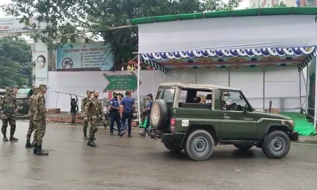 মানিকগঞ্জে এনসিপির পথসভা ঘিরে নিরাপত্তাব্যবস্থা জোরদার। ছবি- রূপালী বাংলাদেশ