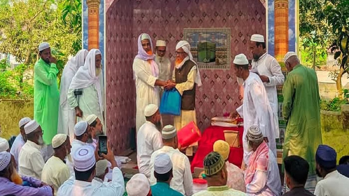 ইমামকে রাজকীয় বিদায়