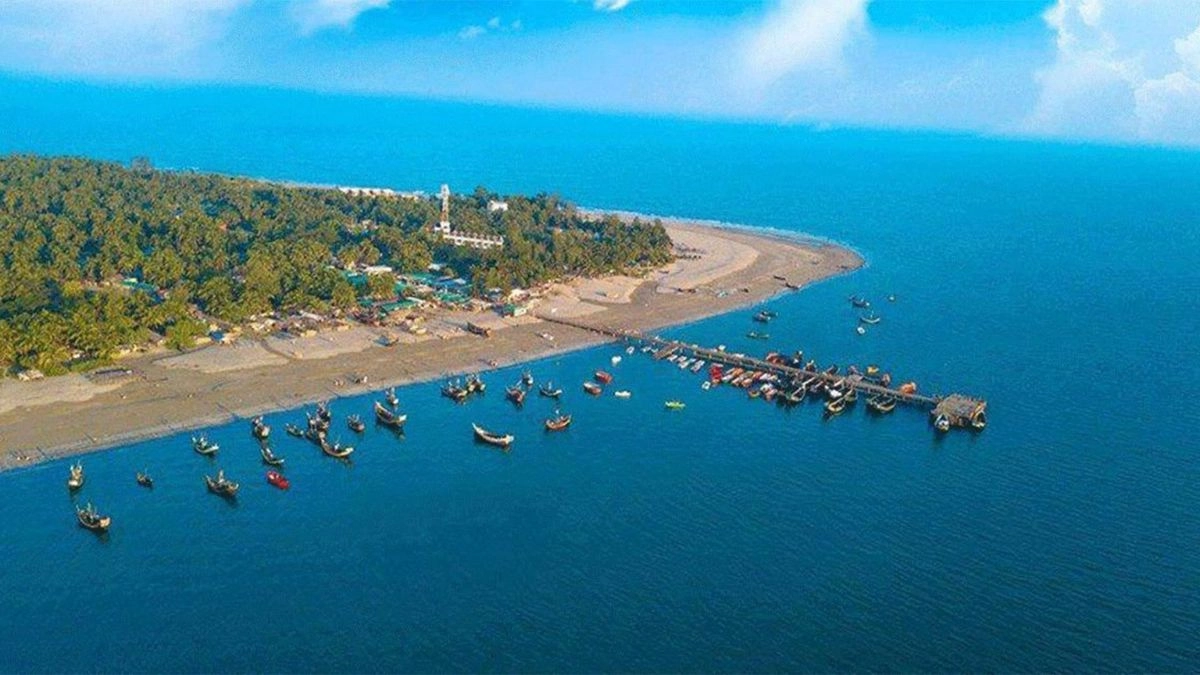 দেশের একমাত্র প্রবাল দ্বীপ সেন্টমার্টিন। ফাইল ছবি
