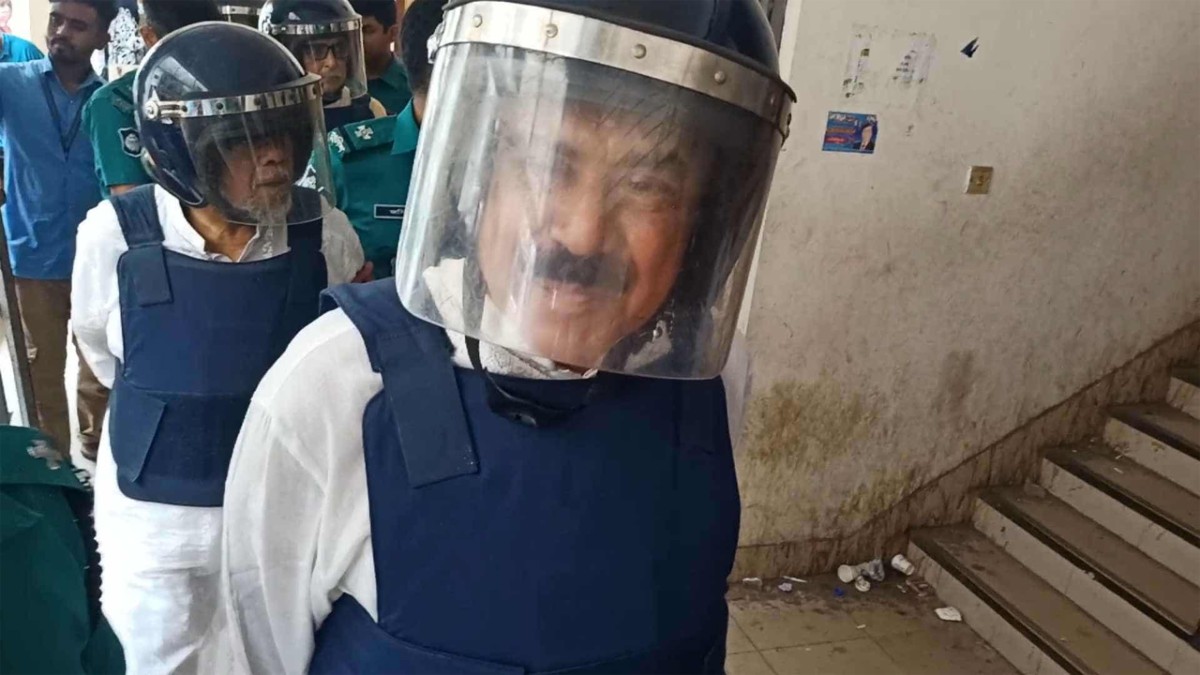 আদালতে আসলেই আক্রমণাত্মক হয়ে উঠেন শাহজাহান