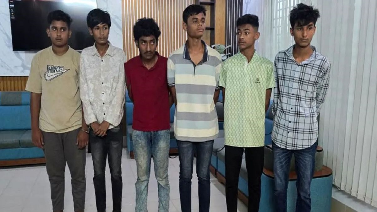 ১০ জন নিয়ে আ.লীগের ঝটিকা মিছিল, গ্রেপ্তার ৬
