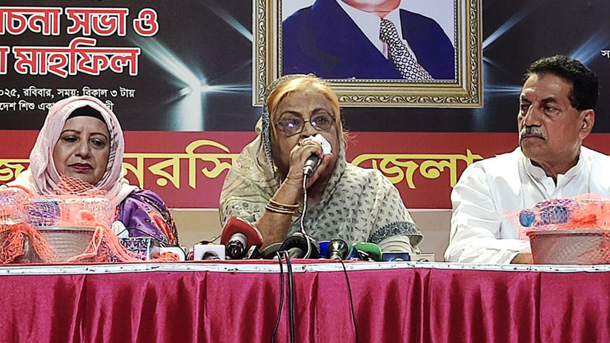 নরসিংদীতে মহিলা দল আয়োজিত আলোচনা সভায় বক্তব্য দেন বিএনপির স্থায়ী কমিটির সদস্য সেলিমা রহমান। ছবি-সংগৃহীত