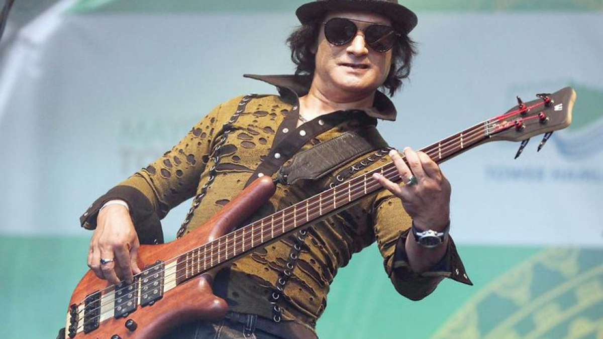 ‘মাইলস’-এর অন্যতম ভোকালিস্ট ও বেজিস্ট শাফিন আহমেদে। ছবি- সংগৃহীত