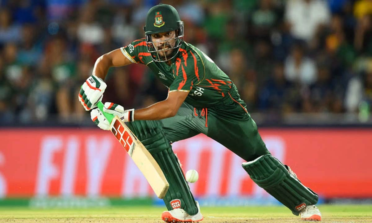 ইমনকে সাথে নিয়ে ব্যাট করছেন নাজমুল হোসেন শান্ত। ছবি- সংগৃহীত
