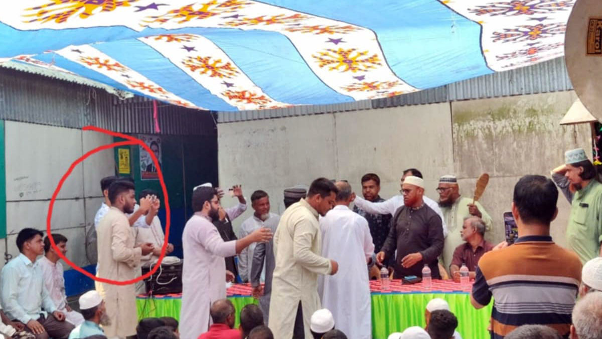 উল্লাপাড়ায় জামায়াতে ইসলামীর কর্মিসভায় নিষিদ্ধ সংগঠন ছাত্রলীগের নেতা জাকারিয়া হোসেন। ছবি- সংগৃহীত