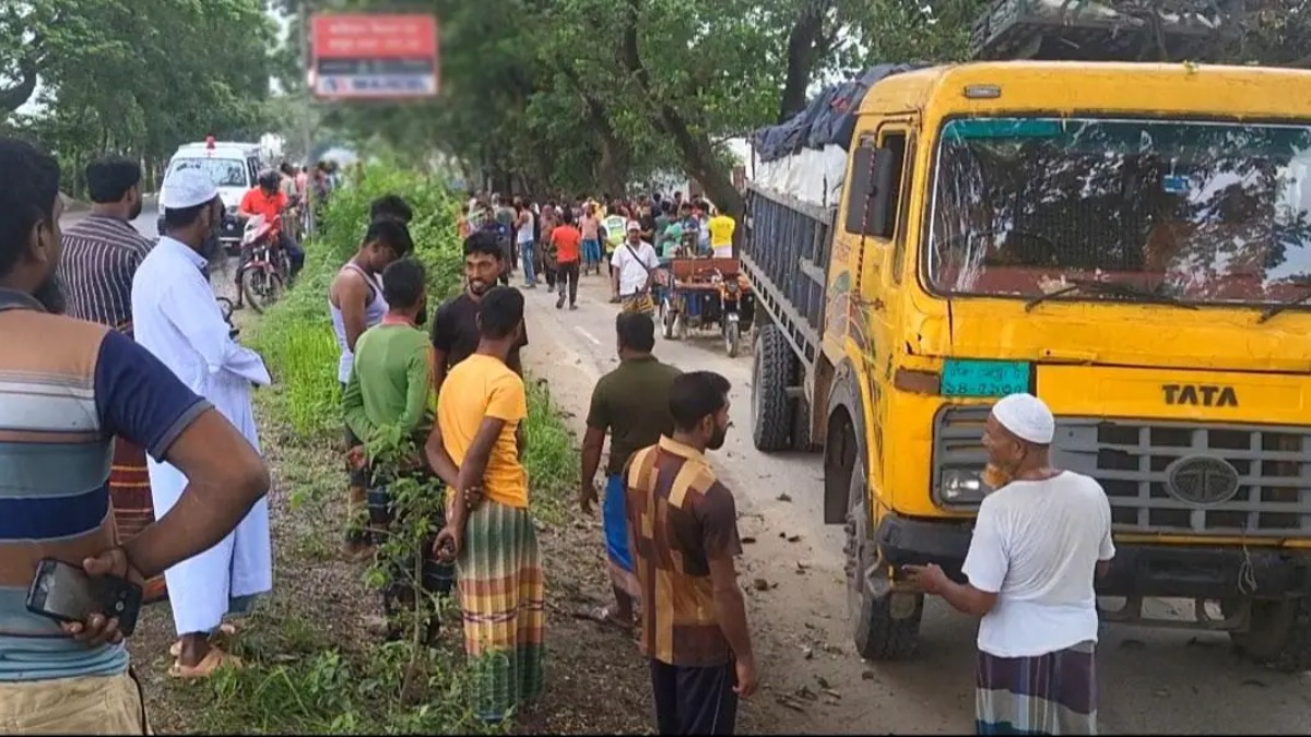 ঘাতক ট্রাক। ছবি-সংগৃহীত