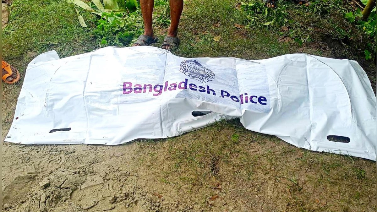 ওয়ার্কশপ কর্মীর মরদেহটি রাখা আছে। ছবি- ছবি-রূপালী বাংলাদেশ