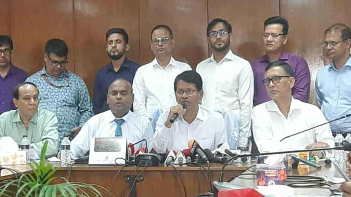 মতবিনিময় সভায় কথা বলেন ঢাকা বোর্ডের চেয়ারম্যান প্রফেসর ড. খন্দোকার এহসানুল কবির।      ছবি- সংগৃহীত