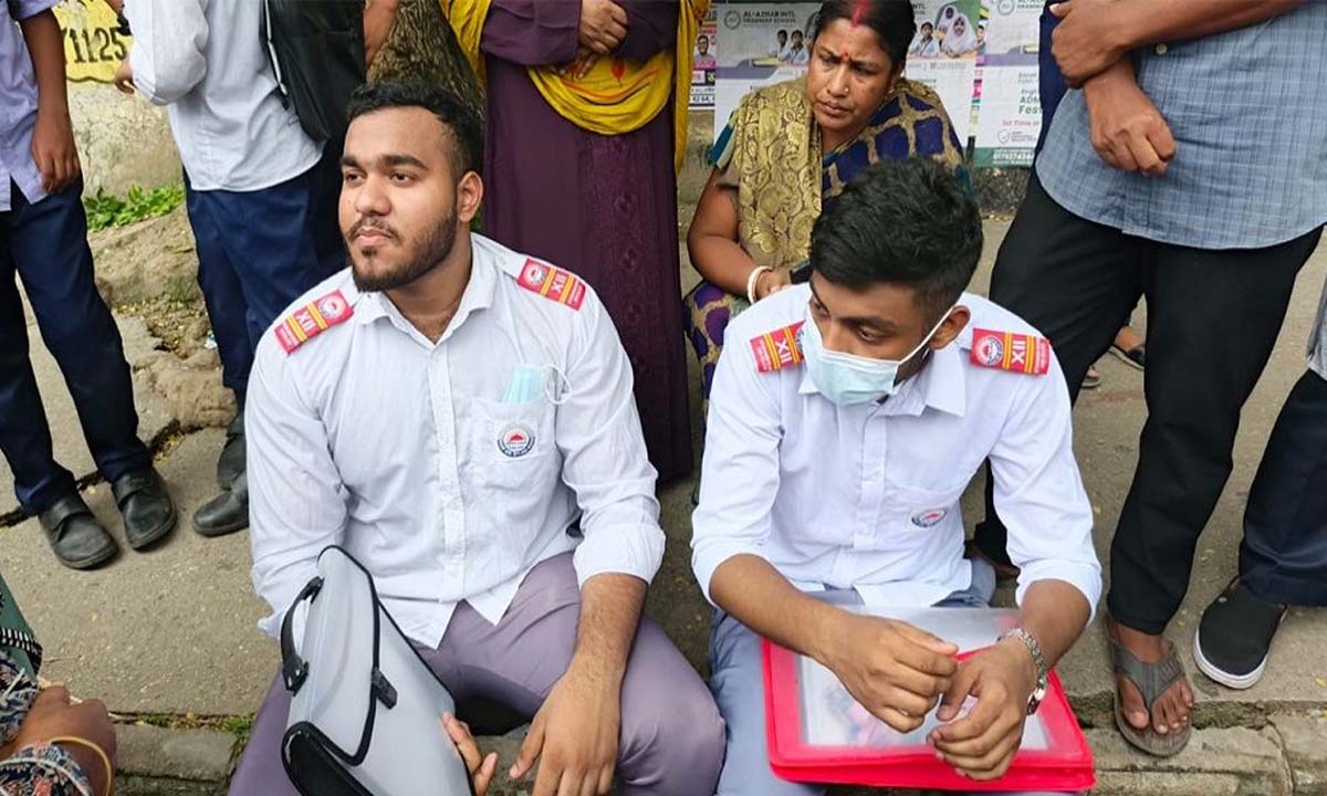 শিক্ষার্থী ইয়াসির আরাফাত ও সাজ্জাদ হোসেন। ছবি- সংগৃহীত