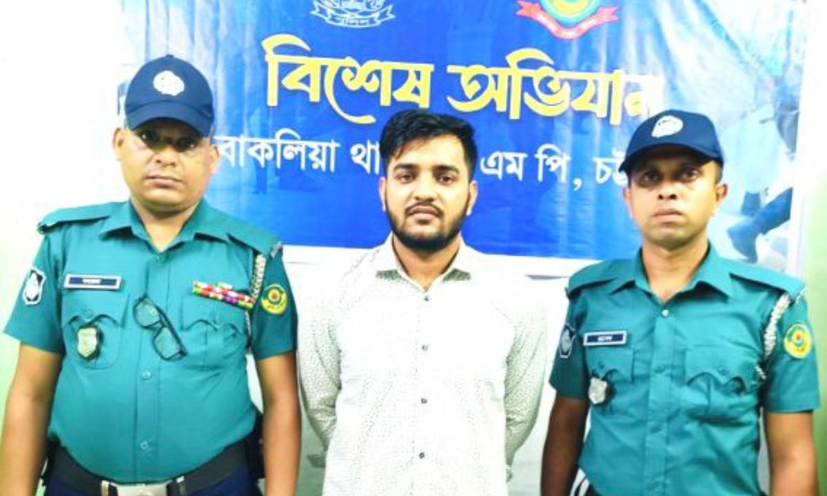 নিষিদ্ধ ছাত্রলীগ নেতা সাজ্জাদ হোসেনকে গ্রেপ্তার করেছে পুলিশ। ছবি- রূপালী বাংলাদেশ