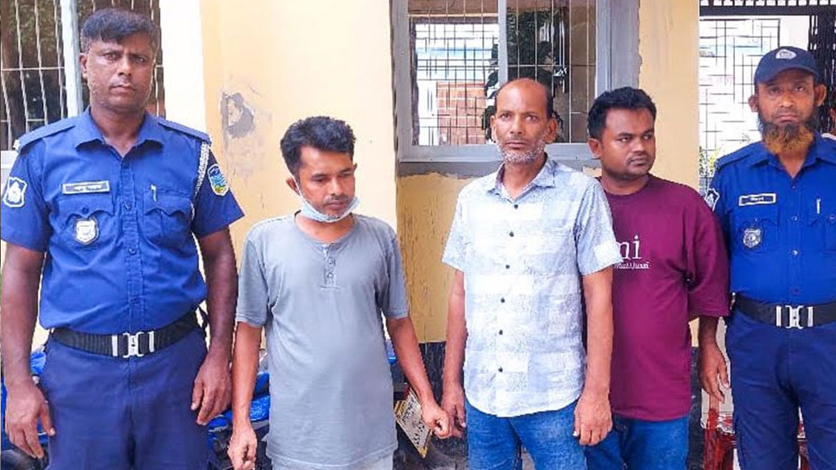 আটককৃত যুবদলের তিন নেতাকর্মী।         ছবি- সংগৃহীত