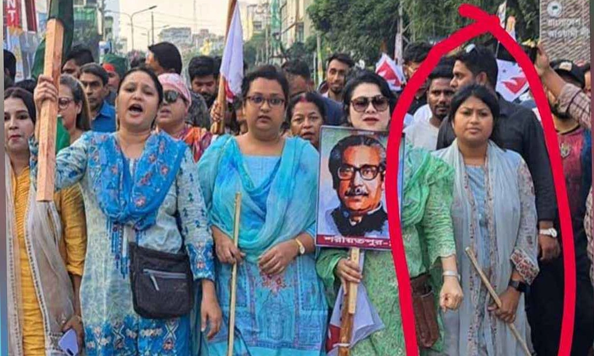 আওয়ামী লীগের মিছিলে সুমনা ইসলাম। ছবি- সংগৃহীত