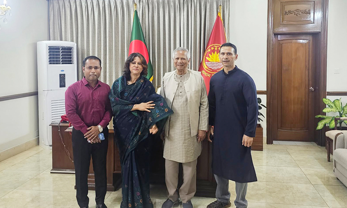 বোন শারমিন আহমদকে নিয়ে প্রধান উপদেষ্টার সঙ্গে দেখা করলেন সোহেল তাজ। ছবি- সংগৃহীত