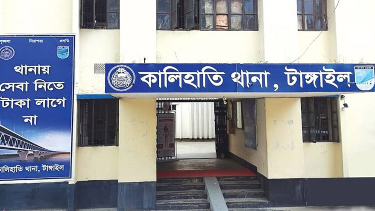 ঘরের সিঁধ কেটে নারীকে হত্যা, দুদিন পর টের পেল ছেলে