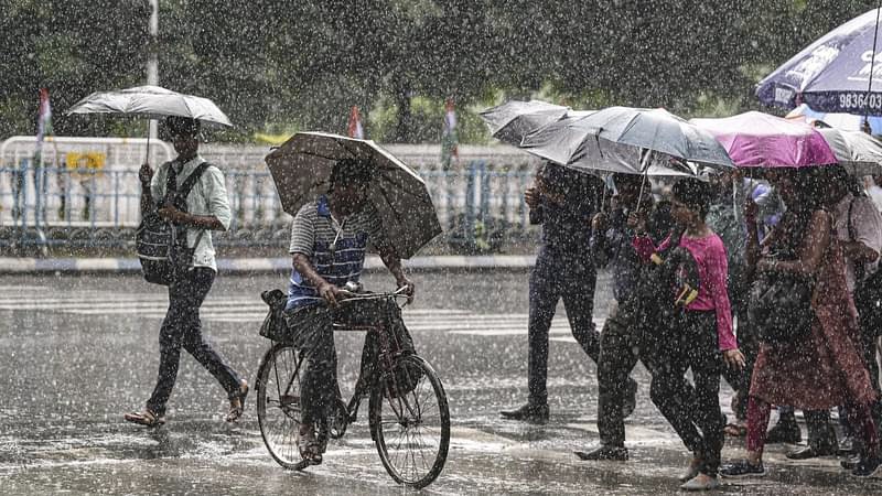 সারাদেশে বৃষ্টির পূর্বাভাস, কমতে পারে তাপমাত্রা