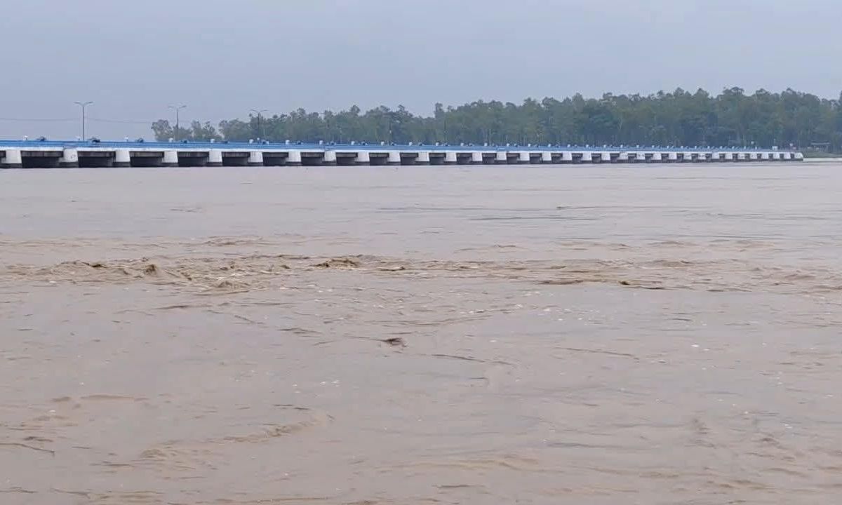তিস্তা নদীর পানি বৃদ্ধি পেয়ে বিপৎসীমার ৭ সেন্টিমিটার নিচ দিয়ে প্রবাহিত হচ্ছে। ছবি- রূপালী বাংলাদেশ