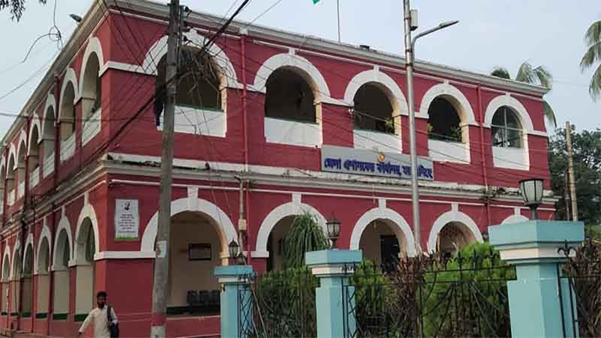 এক সংবাদ একই শিরোনামে ১৩ পত্রিকায়, সম্পাদককে শোকজ