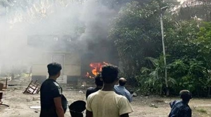 ওবায়দুল কাদেরের বাড়িতে ব্যাপক হামলা-ভাঙচুর