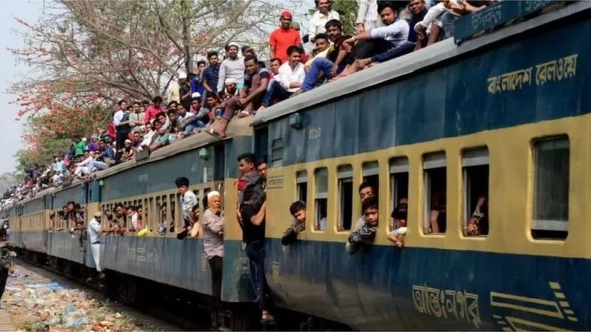 এক ট্রেনেই রাজধানীতে ফিরল দেড় হাজারের বেশি মানুষ!