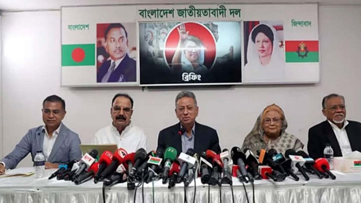 বাজেট নিয়ে বিএনপির আনুষ্ঠানিক প্রতিক্রিয়া জানাতে আয়োজিত সংবাদ সম্মেলনে বক্তব্য দেন স্থায়ী কমিটির সদস্য আমীর খসরু মাহমুদ চৌধুরী। ছবি- সংগৃহীত