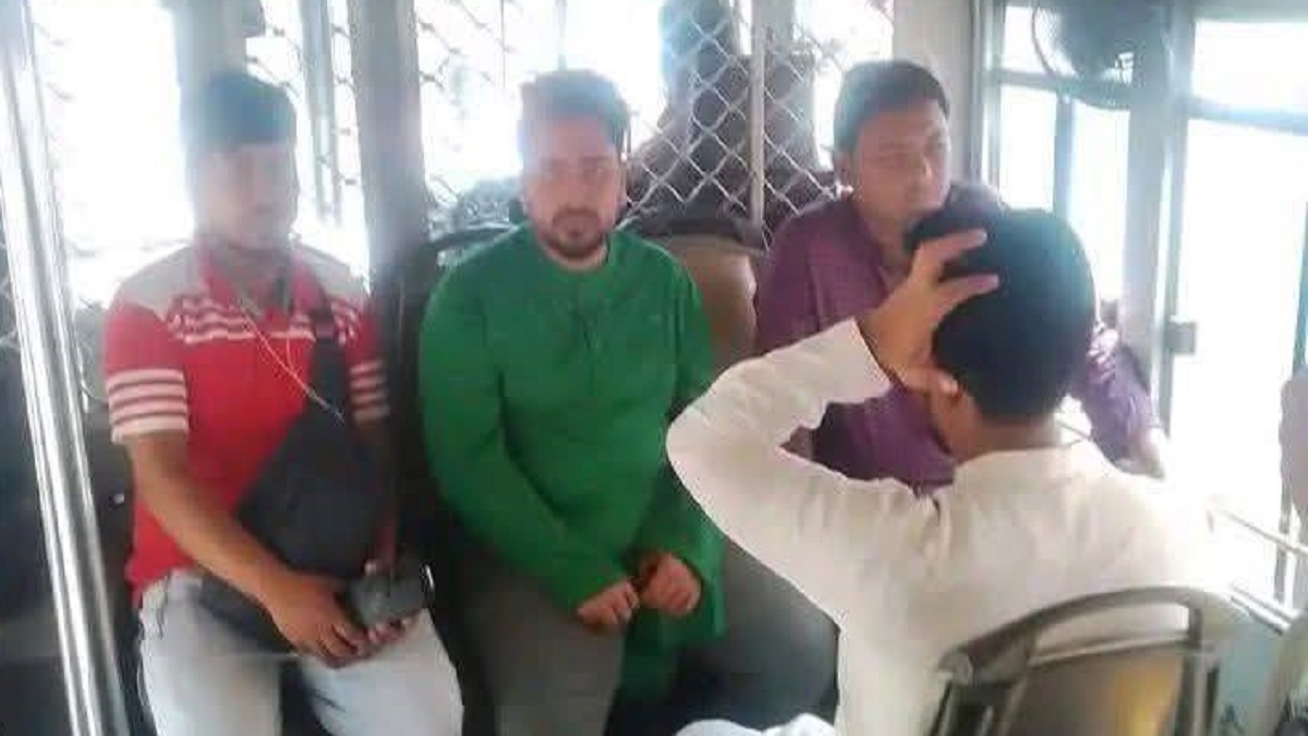 দোতলা বাসে চড়ে স্মৃতিসৌধে গেলেন নাহিদ