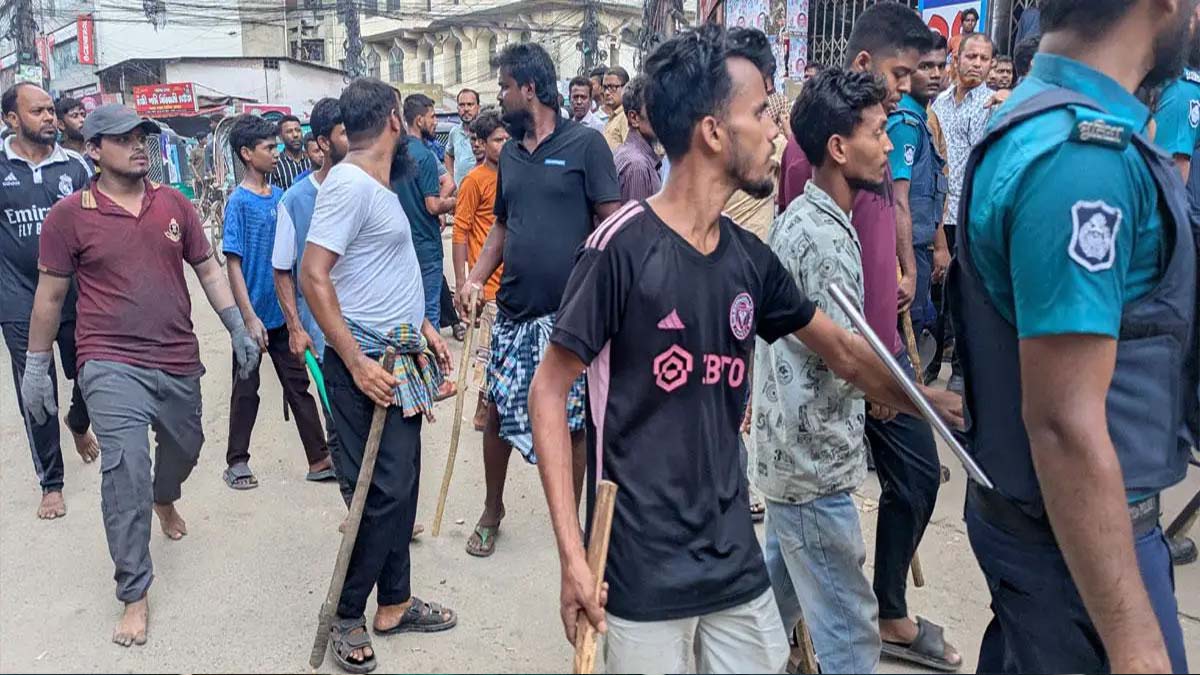 চট্টগ্রামে সুন্নীদের সঙ্গে পুলিশের ব্যাপক সংঘর্ষ
