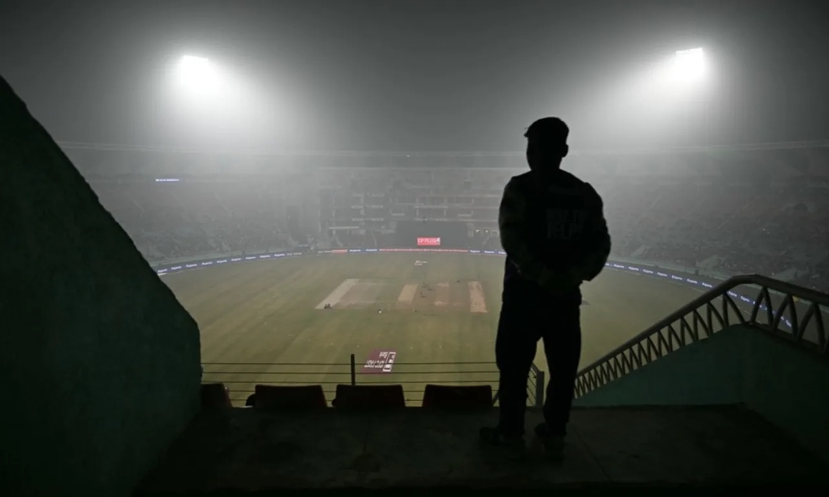 ঘন কুয়াশার দাপটে শেষ পর্যন্ত ভারত ও দক্ষিণ আফ্রিকার মধ্যকার চতুর্থ টি-টোয়েন্টি ম্যাচটি পরিত্যক্ত ঘোষণা  করা হয়। ছবি- সংগৃহীত