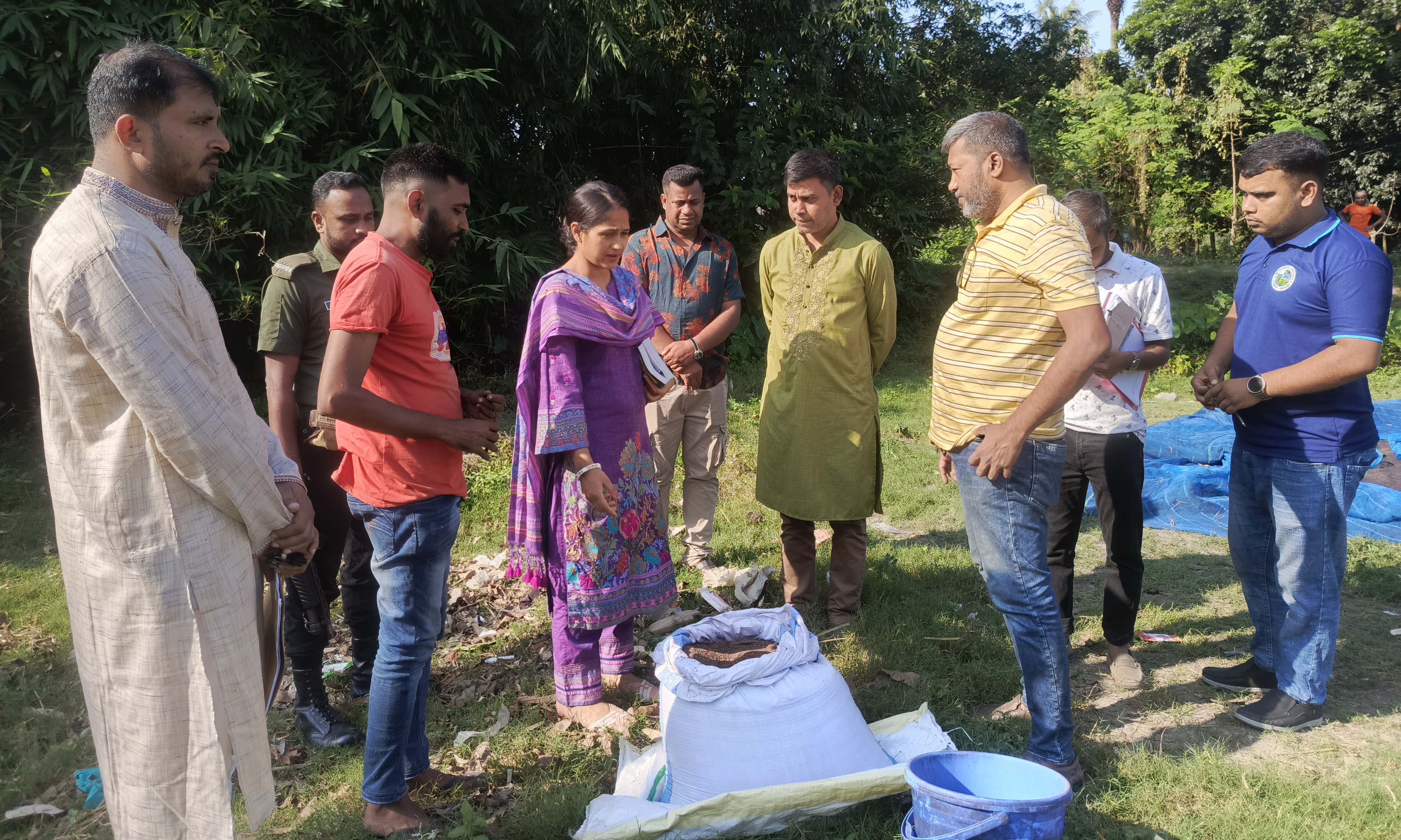 গোয়ালন্দে বিষাক্ত তিল জব্দ, জরিমানা। ছবি- রূপালী বাংলাদেশ