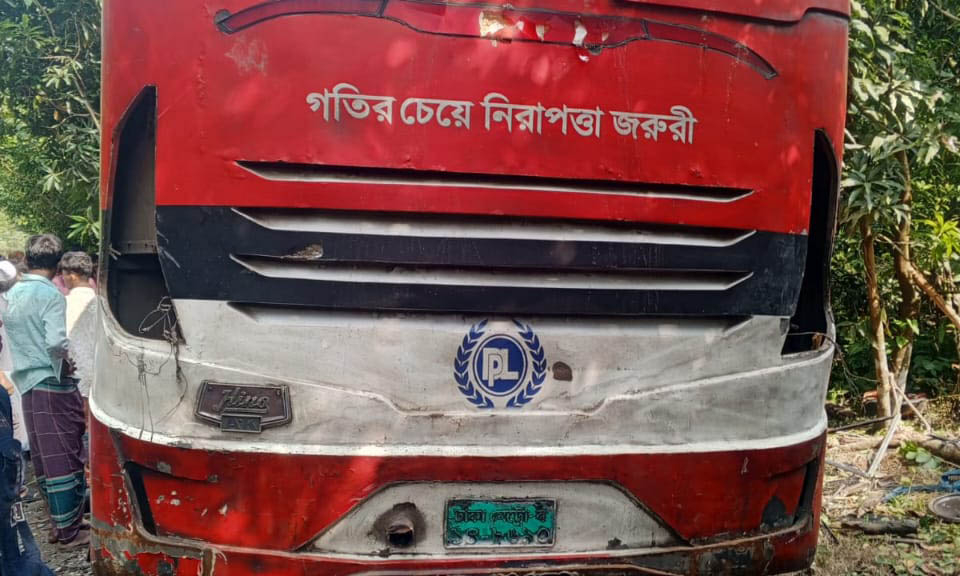 ঘাতক বাস। ছবি- রূপালী বাংলাদেশ