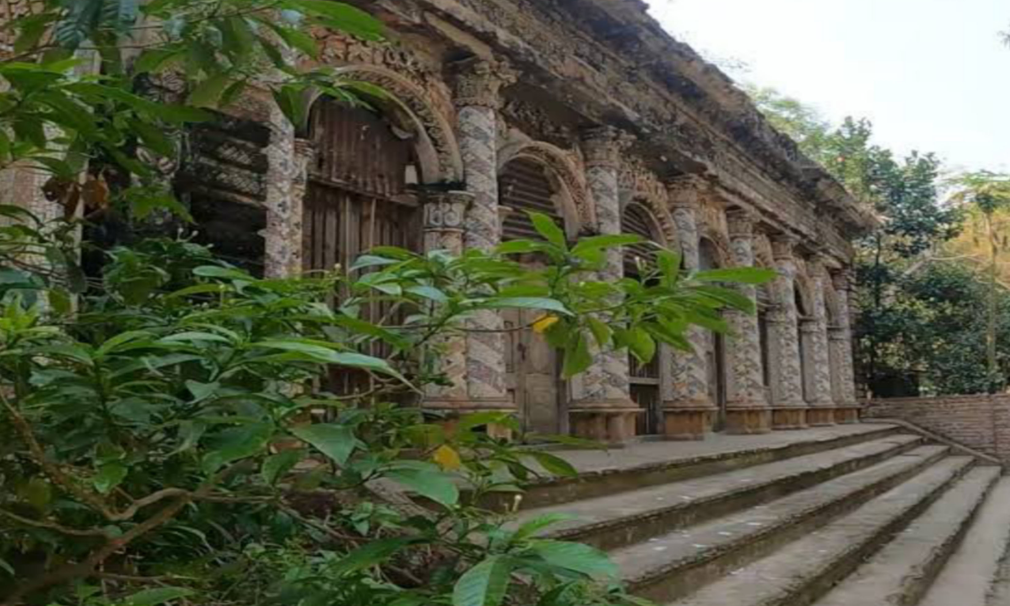প্রায় দুই শতাব্দী পুরোনো ঐতিহ্যবাহী জমিদারবাড়ি। ছবি : রূপালী বাংলাদেশ