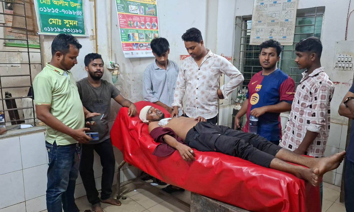 হাসপাতালে চিকিৎসাধীন ছাত্রদল নেতা। ছবি- রূপালী বাংলাদেশ