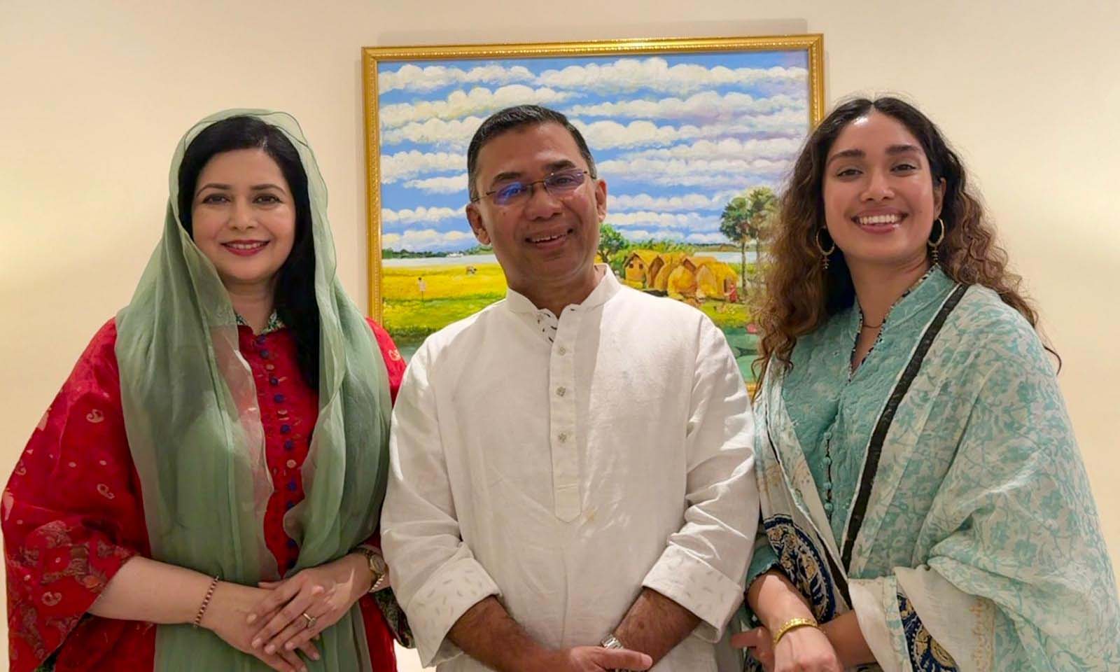 স্ত্রী-কন্যার সাথে তারেক রহমান। ছবি- সোশাল মিডিয়া