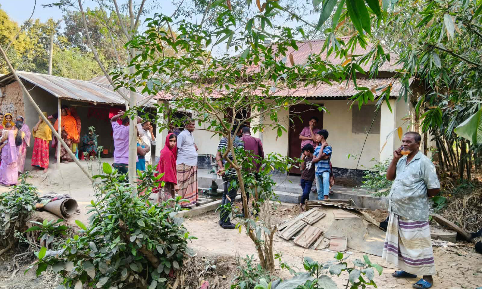 ইউনিয়ন ছাত্রদল সভাপতির বিরুদ্ধে আশ্রয়ণ প্রকল্পের ঘর দখলের অভিযোগ। ছবি : রূপালী বাংলাদেশ