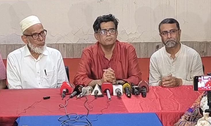 ময়মনসিংহ প্রেস ক্লাবে সাংবাদিকদের সাথে মতবিনিময়সভায় প্রধান উপদেষ্টার প্রেস সচিব শফিকুল আলম। ছবি- রূপালী বাংলাদেশ